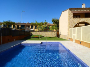 Apartment in pals with terrace